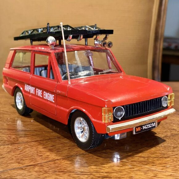 Vtg Bburago Range Rover Airport Fire Engine Model Truck 1/24 Scale - Picture 1 of 10